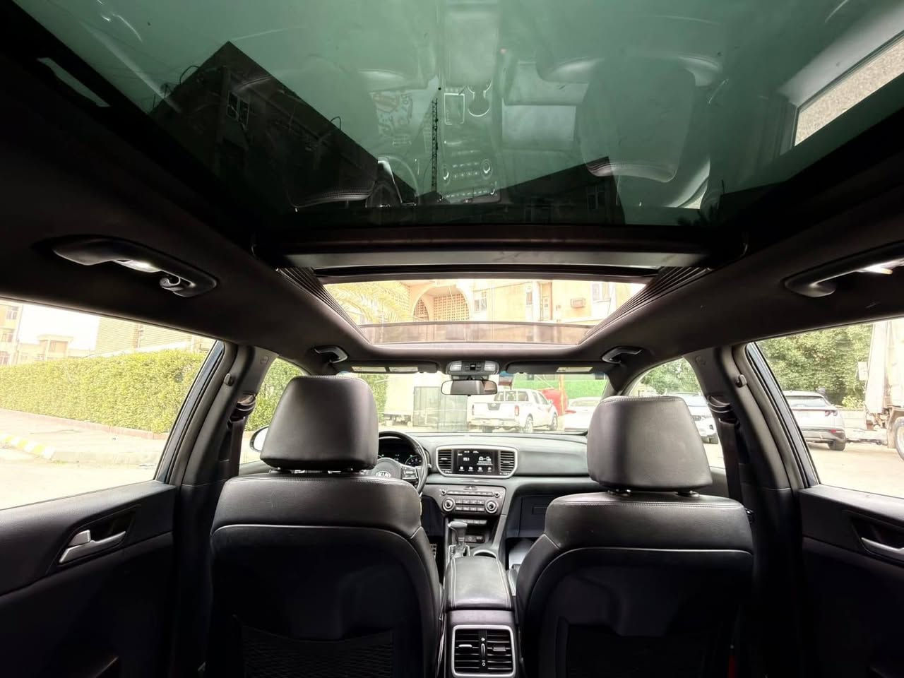 للبيع سبورتاج موديل2021 امريكي 
فول فول موصفات عدا البصمه حادثهة كلش خفيف داخل الصور
رقم شمالي بأسمي السعر 170 ورقة 
عنوان السيار 🚙🚘 بغداد 
الاستفسار *********** واتساب+اتصل
