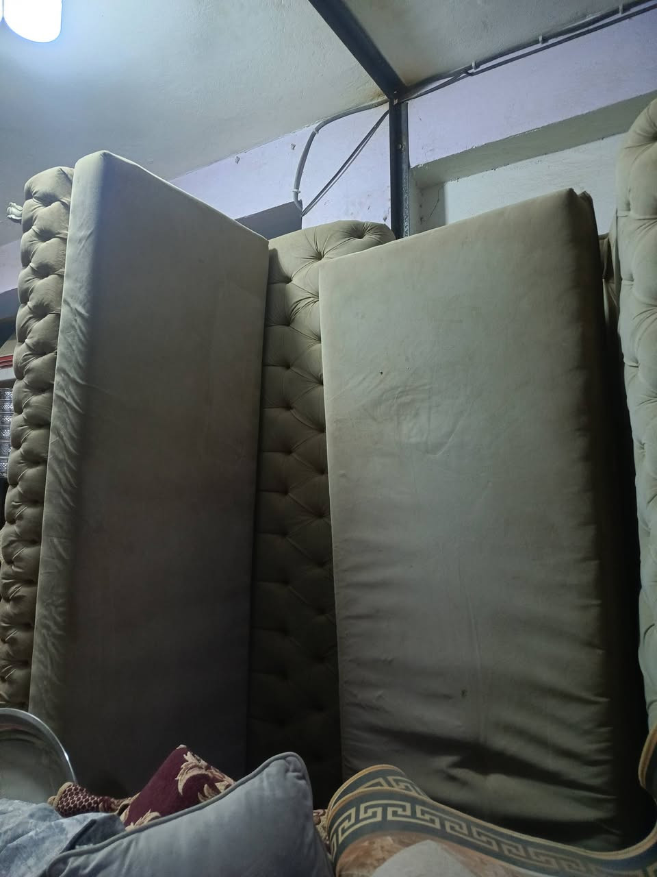 السلام عليكم
تخم للبيع 
15نفر 
4قنفات كبار 
نضيف 
السعر 300بي مجال 
مكاني نجف گوفه 
***********
