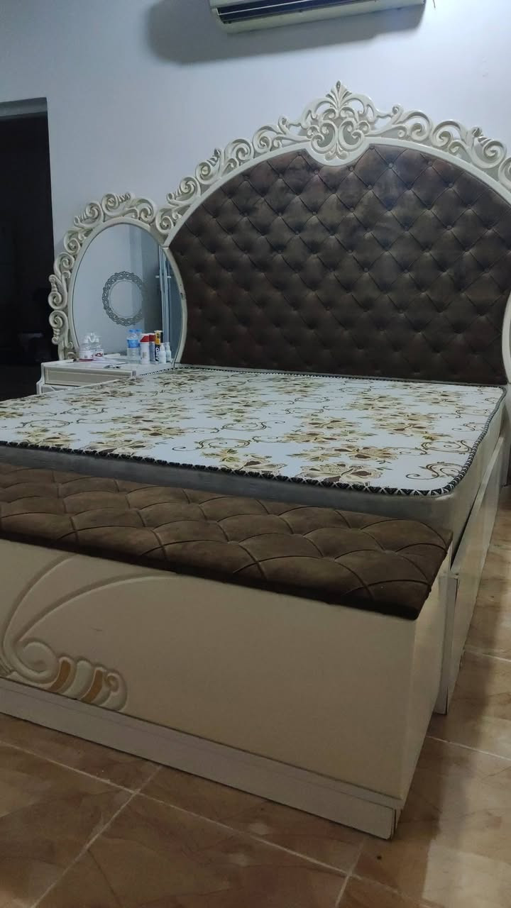 طخم نوم ملكي للبيع 750الف بيها مجال ***********
