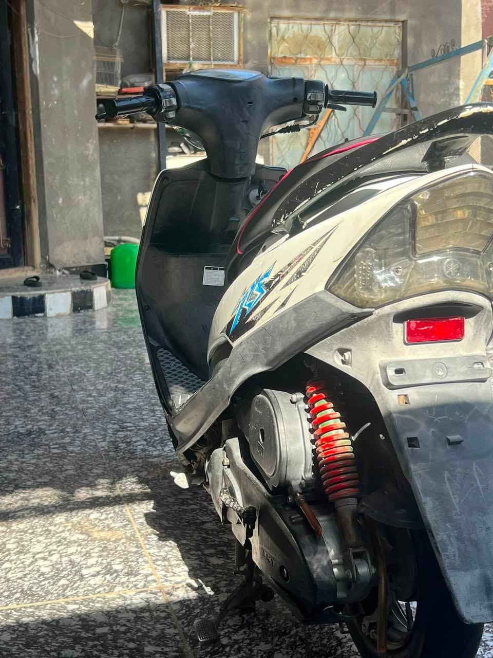 سلام عليكم
ماكس عدله رمبه ملحه مختمه من طول كله شغاله 
مامفتوحه كفاله عامه 
بيه كشن اربع ولفات قطره بلاديه وقبق فلاووين بلادي  وفج بستمين وصونده فج وشاير اربعه 
سعر ٩٧٥ 
***********
