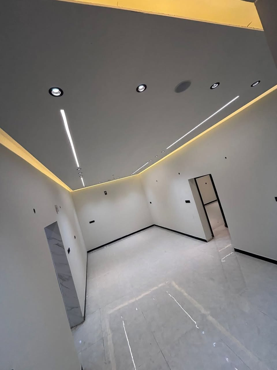 نرســم الخيـــال على أرض الواقع
رفيقكم في جميع الديكورات 
* اروع و أجمل التصاميم الهندسية
* أجود انواع الاصباغ 
* جبسن بورد
* ورق جدران بكل انواعه 
* ديكورات سحب ملكي
* سقف بوكس فلين مضغوط مع CNC
* ترميم المنازل القديمه 
* جام كريستال 
* بديل الخشب
* بديل الرخام 
* كافة النقوش الحديثة 
* صبغ الدور والمحلات و الواجهات🏠
للاستفسار مراسلة الصفحة
او الاتصال على ***********  جميع مناطق البصرة
