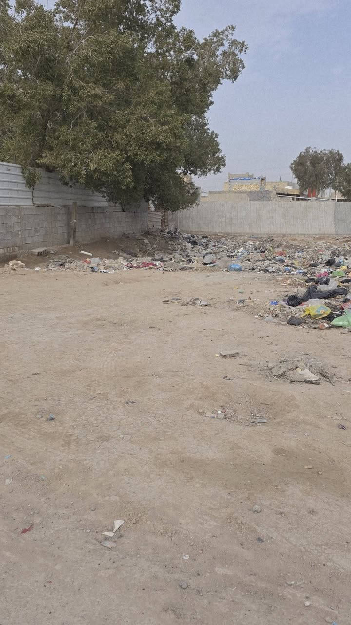 السلام عليكم قطعه ركن خط ثاني تبليط شارعين مجاري ماي كهرباء واصله المساحه 600متر قرب مطعم الديوان الاستفسار ***********
