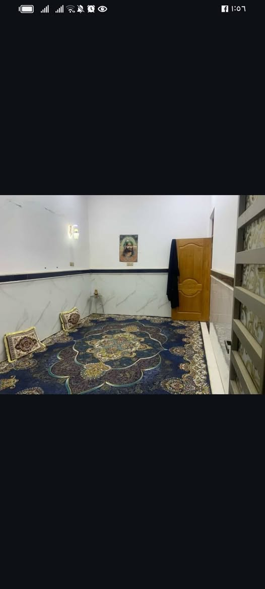 بيت طابو صرف
البيت طابق ونص  
العنوان ابو رمانة شارع اسواق المصطفى  
المساحة 100 متر 
بناء حديث مرتب منطقة هدوء 
قريب جداً على المدرسة 

السعر مناسب لان عندي ظرف خاص  
 للا ستفسار الاتصال على الرقم 
***********
