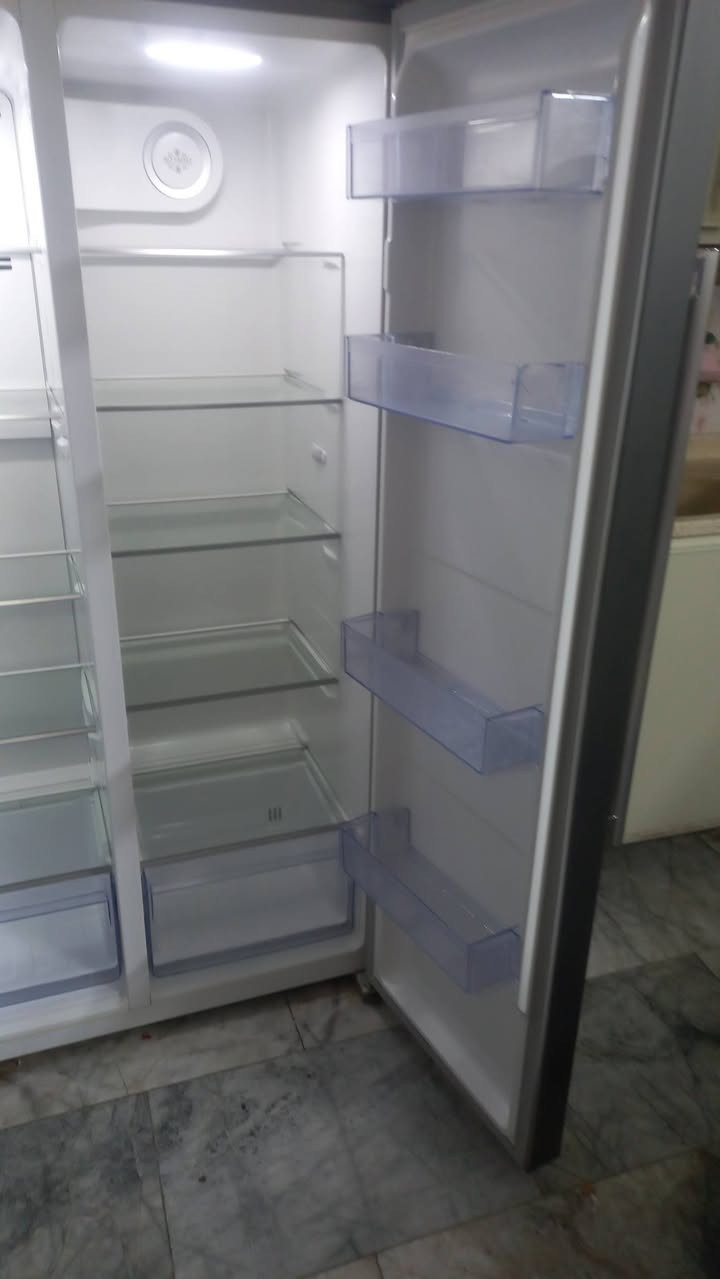ثلاجة ومجمده كلش نظيفه بعده بضمان شركه مكاني بالحسينية مال الرشديه رقمي ***********
