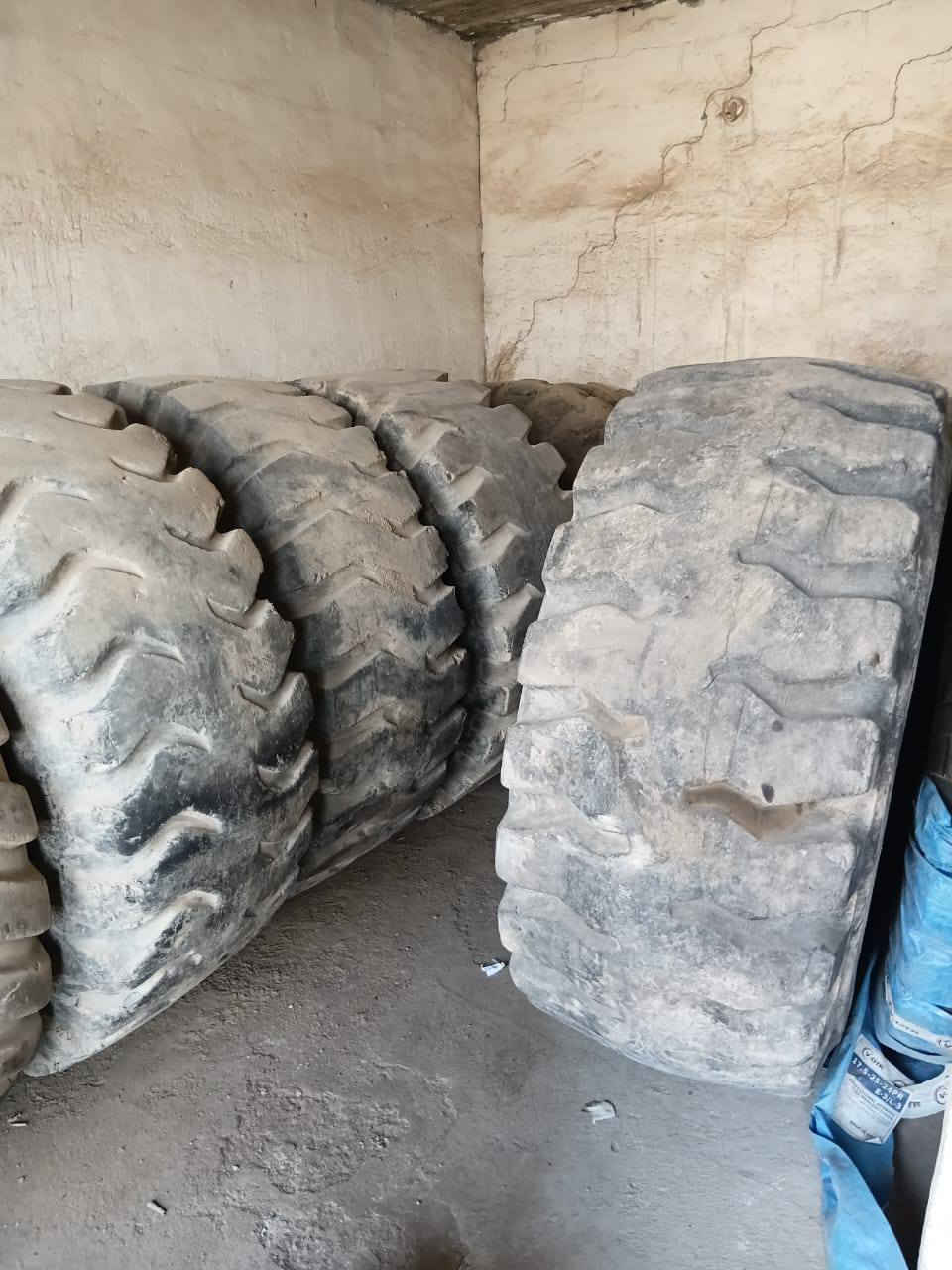 السلام عليكم البيع تايرات الحجم 20 5 25  و 23 5 25  و.
17 5 25 الجديد ول مستعمل نضيف الستفسار عله الرقم ***********  🌎  ***********
