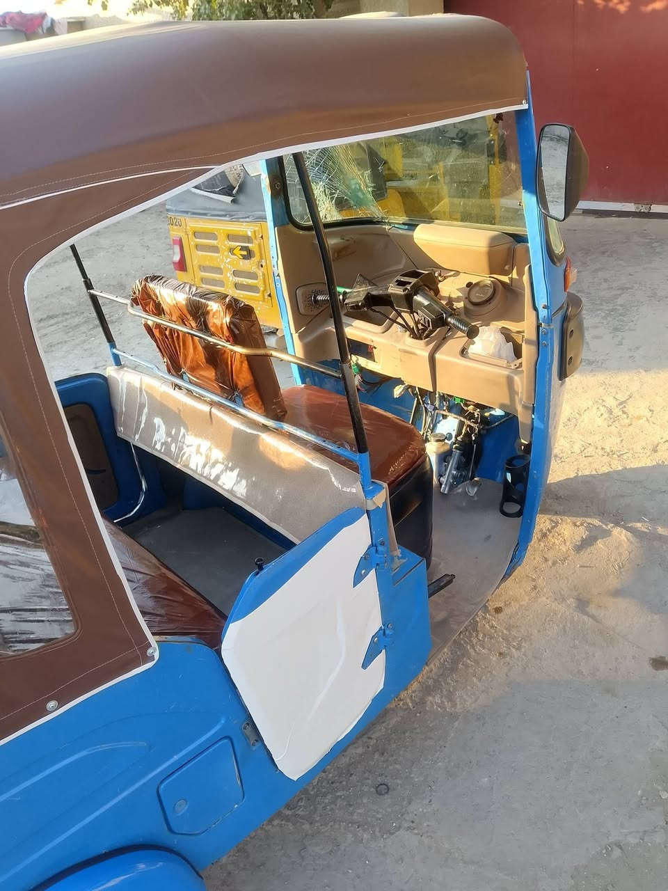 تكتك 21 رقم السعر 7400 الرقم *********** تكتك مكفولة من ضربة من صبغ بس الغد بيهة رشة
