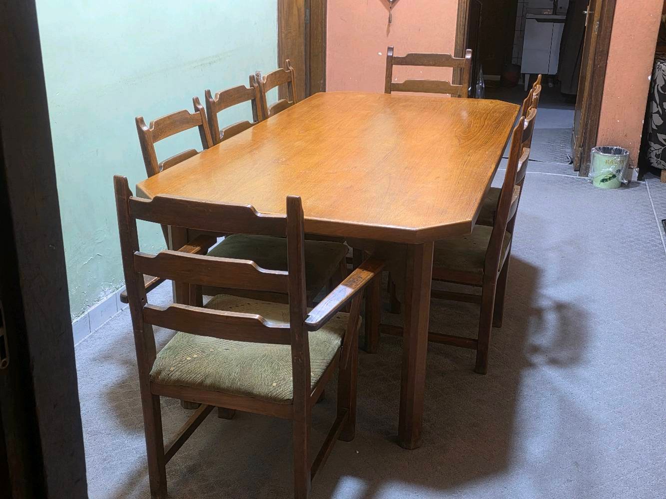 ميز طعام صاج 8 كراسي السعر 300 الف وبي مجال 