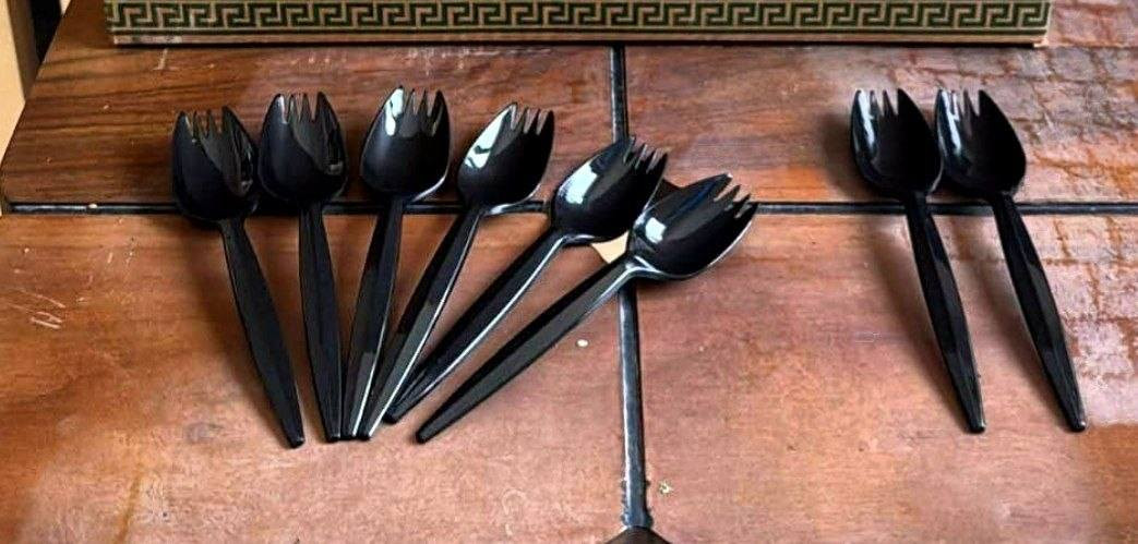 بوكسات عصير وقطع كيك متوفر بعدة أشكال مع شوكات 
ملاحظه فقط علب بدون كيك


**إذا كنت صاحب هذا الإعلان وتريد حذفه لأي سبب، رجاءا أرسل رسالة إلى الدعم الفني**