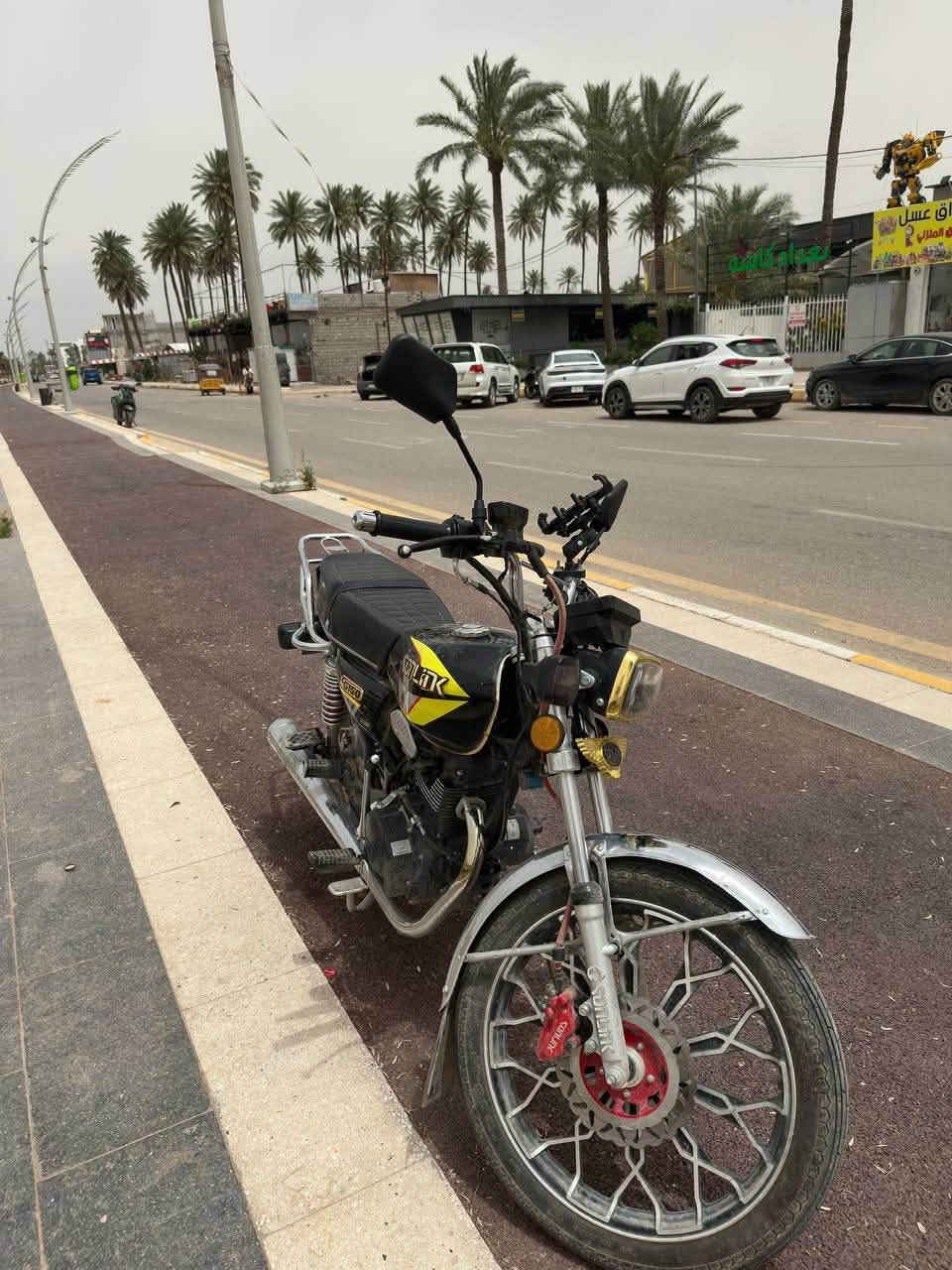 اعاده نشر بسبب الوعود الكاذبه
سيفان اسود موديل 2025مكينه 2024 200cc
سوجين وبصمه دراجه مال بيت استخدام شخصي مكاني بعقوبه الجديده تفاصيلها خاص وبيها ورقه كارتونيه صارلها تقريباً 4 اشهر من اخذتهه زيرو ماشيه 001414K
السعر 750 وبيها مجال بسيط


**إذا كنت صاحب هذا الإعلان وتريد حذفه لأي سبب، رجاءا أرسل رسالة إلى الدعم الفني**