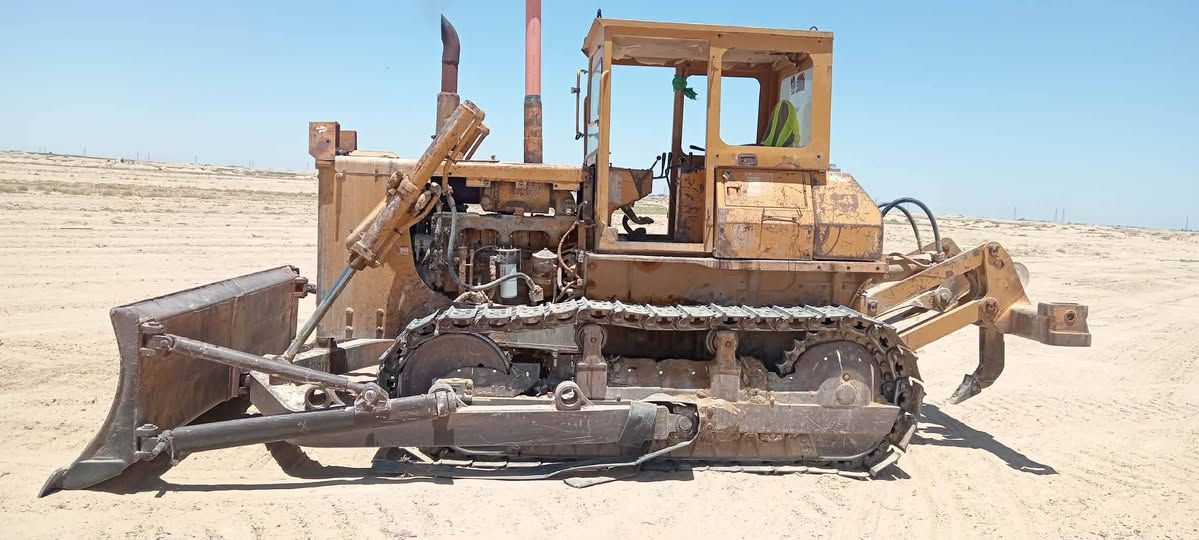 بلدوزر للبيع موديل 85  جاهزه للعمل رقم بغداد تحويل مباشر ***********
