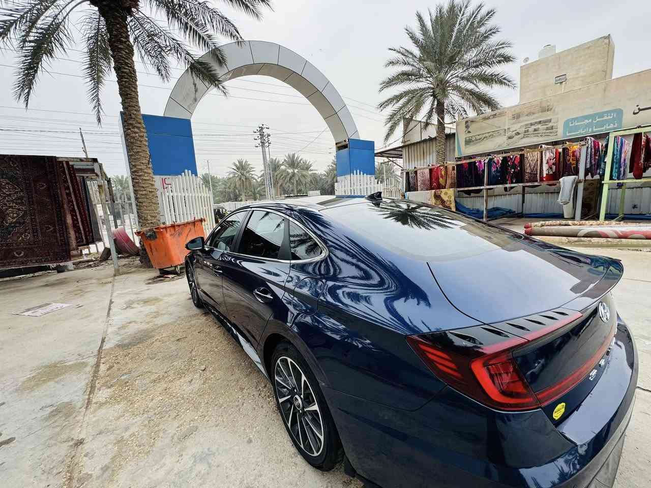 بسم الله الرحمن الرحيم
كلشي ذاكر 
الاسم : هيونداي سوناتا 
الموديل : 2022 
رقم كربلاء
***********

المواصفات :

١-محرك السيارة ١٦٠٠ تيربو طيارة ارضية 🚀 بيها نشاط ماشاء الله مو طبيعي 
٢: كير ٨ سرعات احدث گير وقوي جداً 
٣: شفتات ستيرن 
٤: كشنات جلد + تبريد + تدفئة نظيفة جداً الكشنات بلادي
٥: نظام نورمل + كوستمر + سبورت + سمارت 
٦: شفتات ستيرن 
٧: سيارة تتقدم وترجع بالبصمة 
٨: بصمة تشغيل عن بعد واشاير ترحيب بالابواب فتح تلقائي 
٩: هاند بريك بصمة 
١٠:كامرات ٣٦٠ درجة السيارة مزروعة كامرات من كل مكان 
١١: حساسات خلفية وامامية ومن كل جهات 
١٢: قيادة شبه ذاتية وتحديد مسار 
١٣: تدفئه ستيرن 
١٤: تحكمات كاملة في الستيرن 
١٥: سقف بنورامي 
١٦: اضائة محيطية لد داخلي متغير الالوان يتغير من شاشة السيارة 
١٧:داتا شو يبين عداد السرعة ويبين بي تحديد المسار والقيادة الشبه ذاتية ويطلع بي كومة شغلات 
١٨ : ابل كار بلي 
١٩: شحن واير لس 
٢٠ : تبريد قطعتين وتبريدها ممتاز جداً 
٢١: مراية قلابة عندما تضع الگير على البك 
٢٢: مراية داخلية معتمة 
٢٣: الزجاج الامامي دبل زجاج 
٢٤: تحكم بالزجاج الداخلي ٤ اوتو 
٢٥: توقف ذاتي امامي خلفي عندما تستشعر بحادث او خطر وشيك 
٢٦: سماعات من الفئه الراقية bose 12    فيها سستم صوت مرعب وعالي جداً 
٢٧: كامرات من تفتح اشارة يمين او يسار يبين عندك بالعدادات حتى ينطيك رؤية جانبية افضل 
٢٨: لايتات عدسات زنون كل مازدة بيها ٤ عدسات قوية جداً ومدا عالي وتحكم اوتو ماتك عندما تاتي سيارة اتجاهك ينخفض الايت العالي 
٢٩: تايرات نظيفة جداً 
٣٠: نقط عمياء في المري 
٣١: كشنات الامامية تحكم كهرباء  
وبعد بيها مواصفات هواية متخلص
