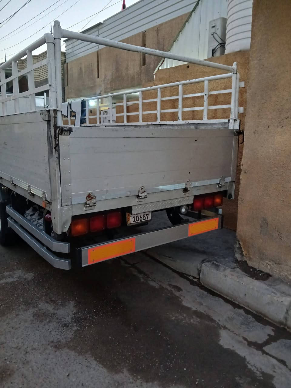 سلام عليكم للبيع هينو طيرة ستة وربع بلادي مكينة سبعين عادي استندرمكفولة لاصرف ولابخار سيارة جاهزة ما بيهة نقص تخم تاير كهربائيات كلهة شغالة  رقم بغداد بسمي انكليزي تحويل ثاني يوم موبايل ***********مكاني بغداد
