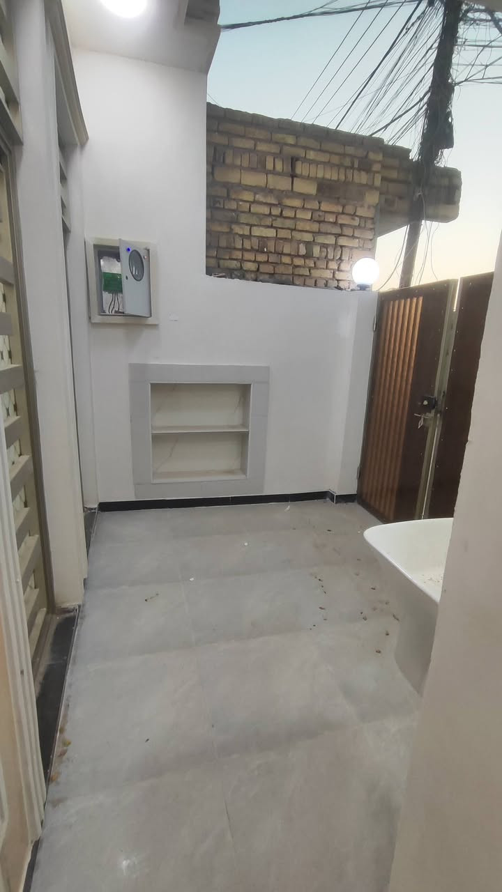 دار للبيع المساحه 100 متر بناء درجه اولى وحديث حي مغريه قرب السوق رقم الهاتف ***********
