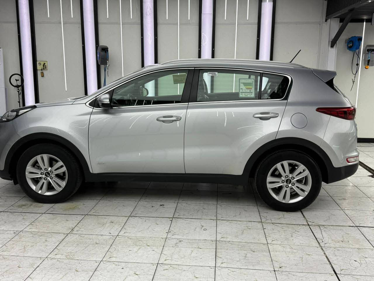 كيا سبورتج ٢٠١٨ خليجي مكفولة من اي شي مواصفات عادية بصمة وتحكم ستيرن فقط
درايف مود مانع انزلاق حساسات امامي وخلفي موقف انحدارات شاشة عادية ماشيه فوك ال١٠٠ الف
مكينة جديدة وكير مكفول 
جي دي اي ٢٤٠٠ 
باسمي وتحويل مباشر 
عارضها ب١٦٥ وبيها مجال
للاتصال 
***********
