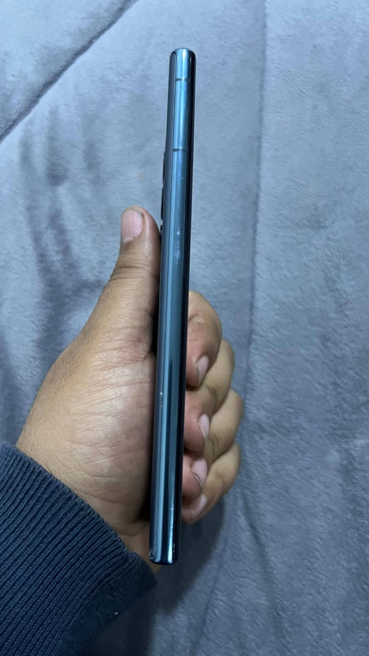 S22 الترا 
ذاكرة ١٢٨ غيغا 
أمريكي بس يستقبل شريحتين حقيقي مو esim شريحتين عادية 
شاشة مفطرة وبيه نقطة بصفحة ممأثر ع لمس نهائي وظهر كذلك كل شي واضح بصور 
سعر ٣٢٠ الف 
مكاني النجف حي نداء شارع مجمعات مجمع الكرار بلوك ١٦ دار ١٢ 
***********
