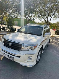 لاندكروزر ٢٠١٣ • ١١٩ الف كم • كفاله عامه