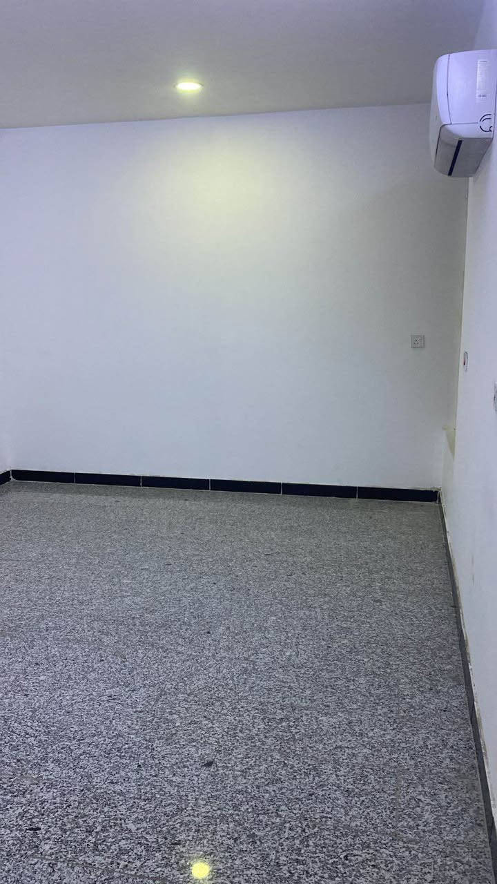 شقق الايجار في زيونه تحتوي ع غرفه وهناك غرفتين وصاله ومطبخ ومنور وخدمات تحتوي ع سبالات وكاونترات وسخان لتواصل *********** بغداد, العراق
