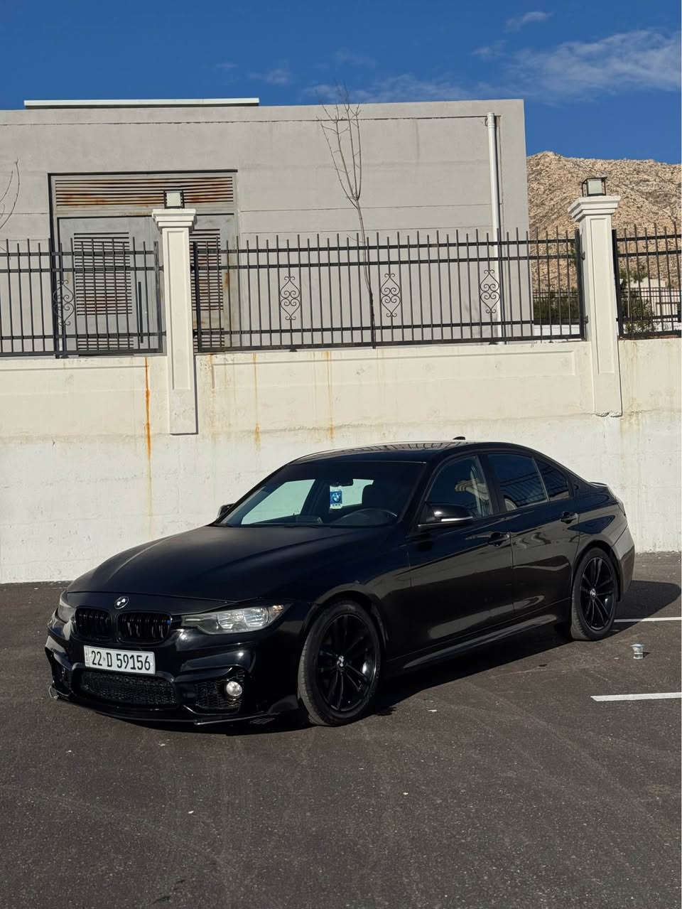 Bmw f30 320i 2017 
                            السلام عليكم
 البيع و مراوس ب رقم  شمالي F30 BMW موديل 2017 حجم 320 توين تيربو 🚀 سيارة وارد امريكي داخله كلين صار حادث بالعراق حادثه بنيد و نص جملوغ صبغ سيارة بدون دواخل كفاله شاصي ولغد رقم اربيل جديد 
مواصفات 
بصمة/محرك ٤ سلندر توين تيربو/كير ٨ نمر/مكفولات/
تبريد قطعتين/سلايت/مراية داخلية+ الجانبية عاكسة/
تحكمات ستيرن/داخل جلد كهرباء+ميموري/شاشة صغير/ 
 نظام قيادة/طبيعي/سبورت/يكو برو/دعامية امامي خلفيM/
مراية باتمان/ ويالة M / حساسات خلفية/ماشيه km ١٢٤/صدر امامي خلفي جديد/ 
ايرباك ستيرن طاك/غرامات ٣٨٠ الف
#السعر ::152$
#رقم الهاتف*********** فايبر/واتس ئاب
 #رقم السيارة : اربيل
#مكان السيارة :دهوك دهوك, العراق
