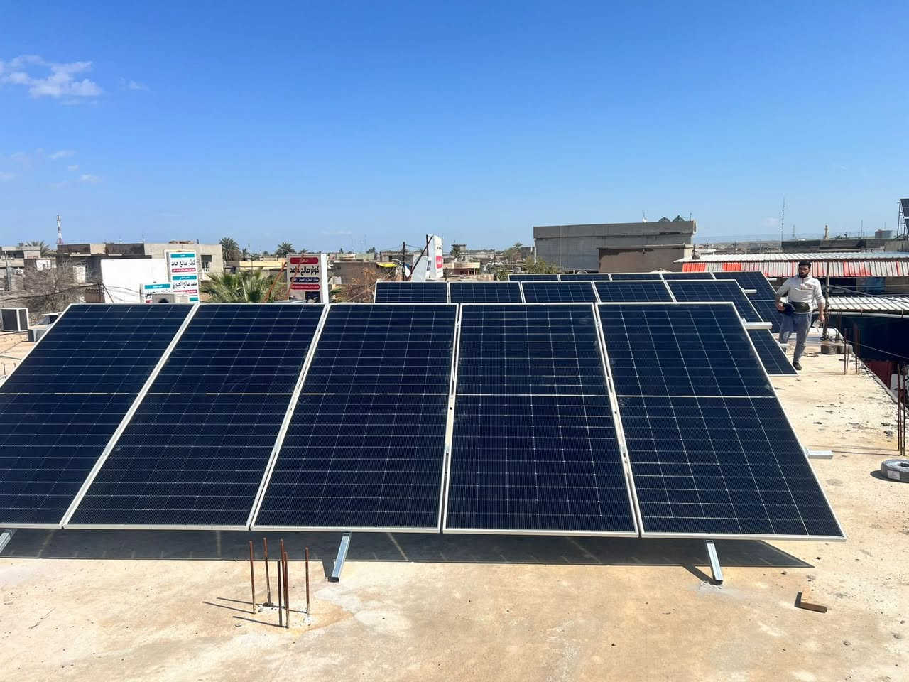 تم بفضل الله تركيب منظومة طاقة شمسية 
للاخ مجرن محمد العطية ابو سيف 
بواقع 30 امبير نهاري وا 30 امبير ليلي 
تضمنت ملحقات هذه المنظومة 
باتريات ليثيوم ضمان 5 سنوات 
اللواح جي اي 625 واط ضمان 15 سنه 
انفيرتر 11 كيلو ضمان سنه وصيانة لمدة سنه مجانآ 
أفضل الاسعار واعلى جودة للاستفسار والطلب العنوان 
ناحية القيارة مقابيل صيانة الكهرباء مجاور معرض خال اجبور 
البيع نقد وتقسيط بدون مقدمه على 18 شهر 
للتواصل والاستفسار 
*********** مهند الشاحوذ 
*********** وسام العيد 
مكتب طاقة المستقبل
