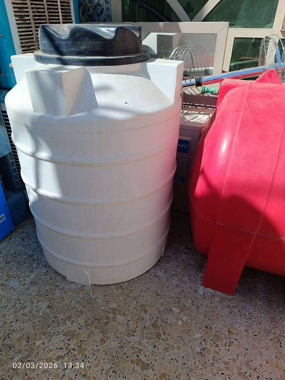 السلام عليكم للبيع خزان ماء عدد2واحد سعة 1000لتر والثاني 500لتر نظيفات استعمال قليل  الاستفسار اكثر الاتصال على الرقم ***********
