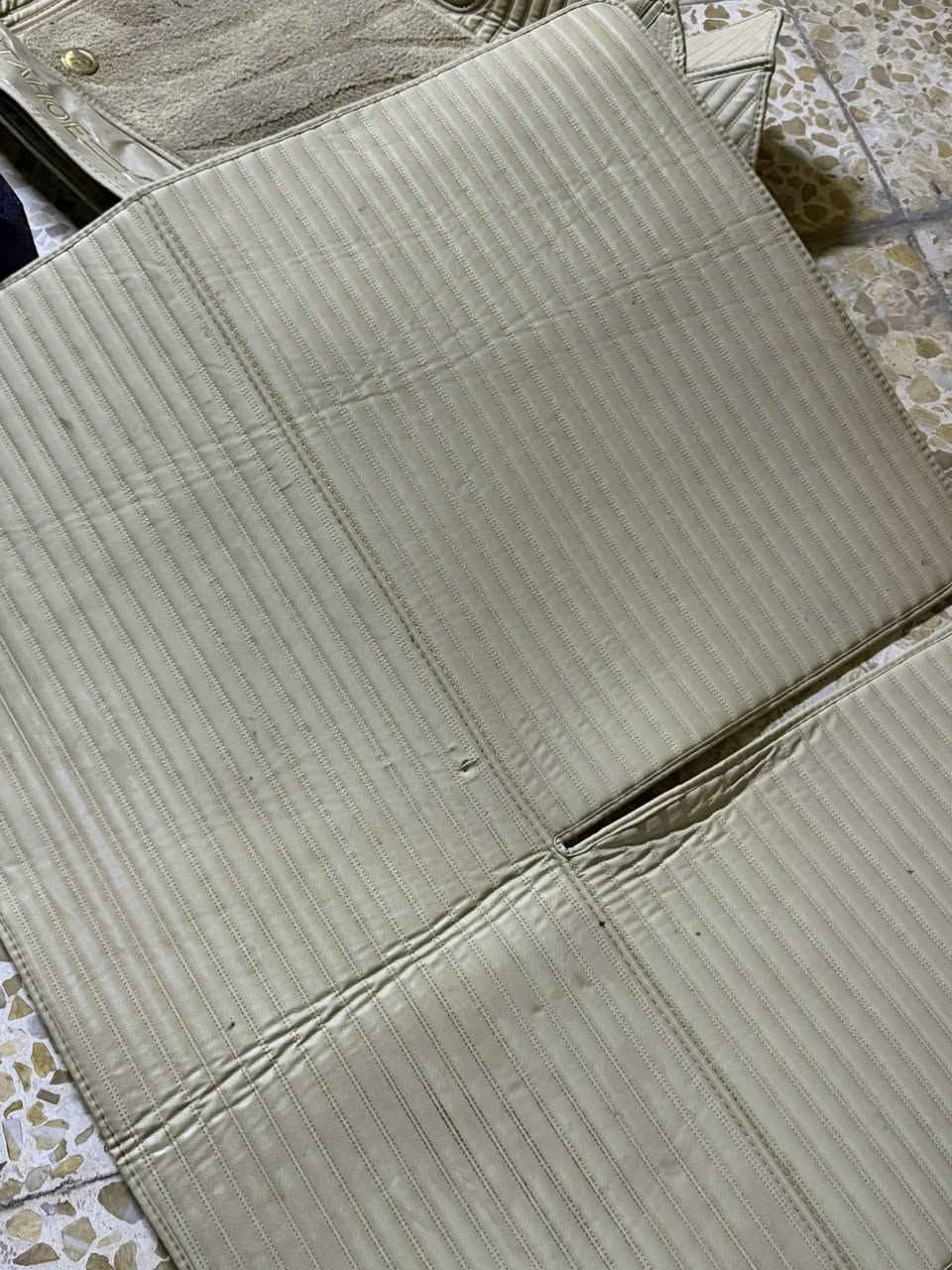 السلام عليكم دوسات تاهو تاهو حوضيه كامله ترهم من الموديل 2021 الحد 2025 كامله حته الجنطه وياهم قيم وخذ***********
