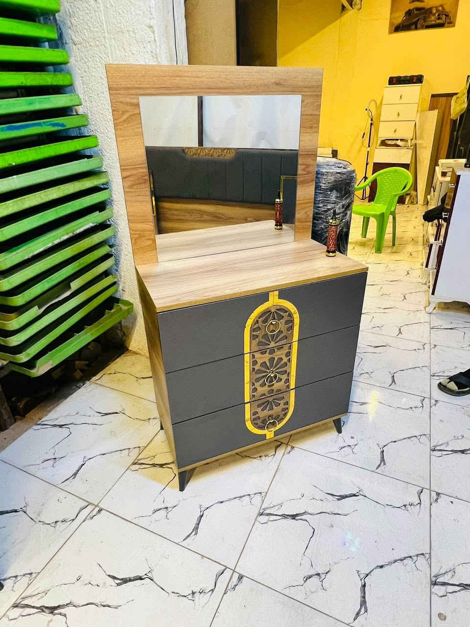 غرفة نوم مستعملة🇹🇷
 نضافة💯بل 💯 أخت الجديدة 
عدد القطع / 5
نضام / أبواب 💢 
سعرهة 500🔒
شد ونقل داخل بغداد مجاني🚛
يوجود توصيل محافضات
هدية 🎁 طابورية اضافية


**إذا كنت صاحب هذا الإعلان وتريد حذفه لأي سبب، رجاءا أرسل رسالة إلى الدعم الفني**