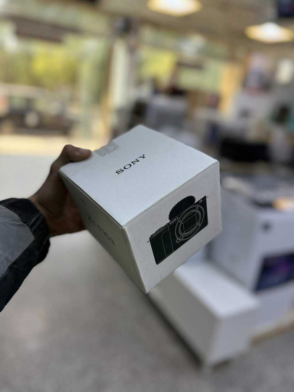 ما مشغله طك كارتون 
جيب واحد ابو كامرات يعرف بسوك ابيع جوه سوك ب200 بل عافيه لياخذ للمعلومه قرطاج عارضته شانت2مليون325واذا تحب اخذ سكرين وتاكد واتساب مفتوح*********** اسف عله اطاله
