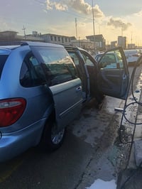 كرايلسز كرفان 2005 للبيع محرك كير شرط   صدر أمامي خلفي جديد قبل شهر فا...