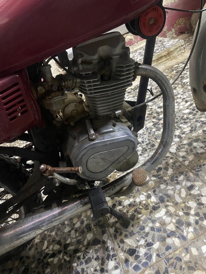 السلام عليكم دراجة 5 گير سيفان موديل 23 كلك مكفولة من السرقه تشتغل سلف وهندر السعر 200 بيه مجال قليل /مكان الديوانية  / للاتصال على الرقم /***********
