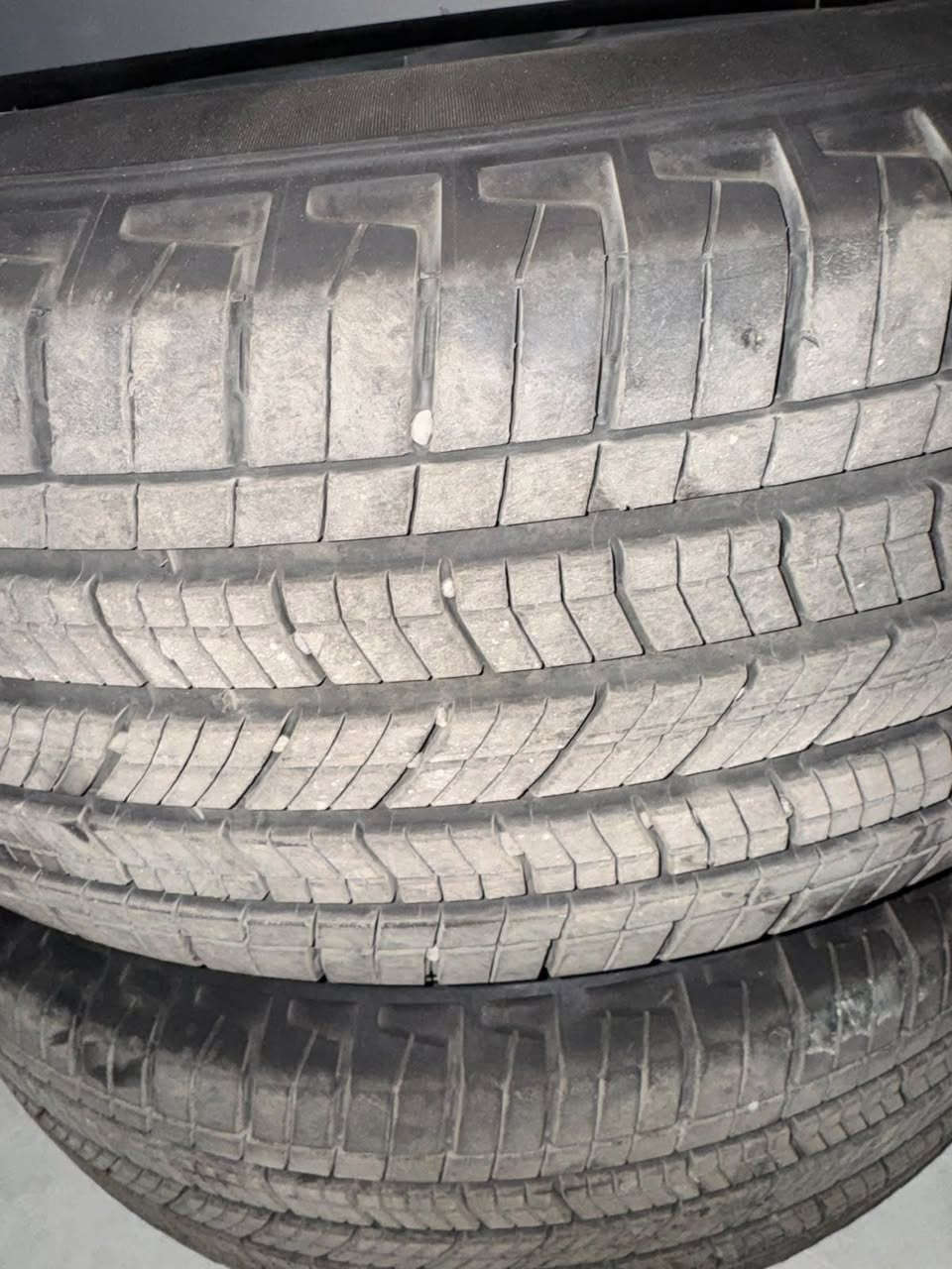 سلام عليكم
تايرات ويلات جيب لاريدو قياس 18
تايرات 1الف مايل ماشي عليها 
ماركة مالها MICHELIN 
ويلات حتة شخط مابي بيلادي 
***********
***********
