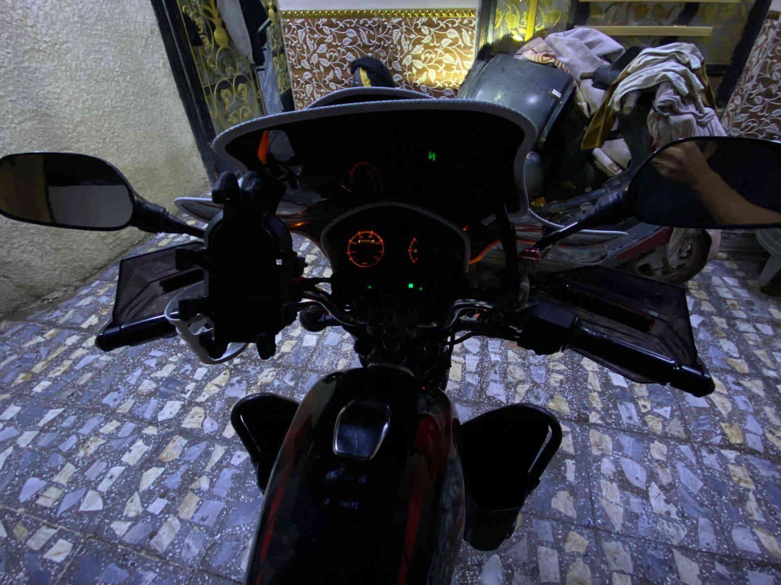 بوكسر جبلي موديل 23 شهر 8 رقم بغداد باسمي وشرط تحويل ثاني يوم الدراجة مفتوحة شركة والغراض كله من باجاج يعني شغل كله اصلي و وكالة ترايك للبصرة مابيها اي نقص السعر مليونين و 700 وبيها مجال بسيط للشراي الرقم  عنوان مدينة الصدر الحبيبية ***********
