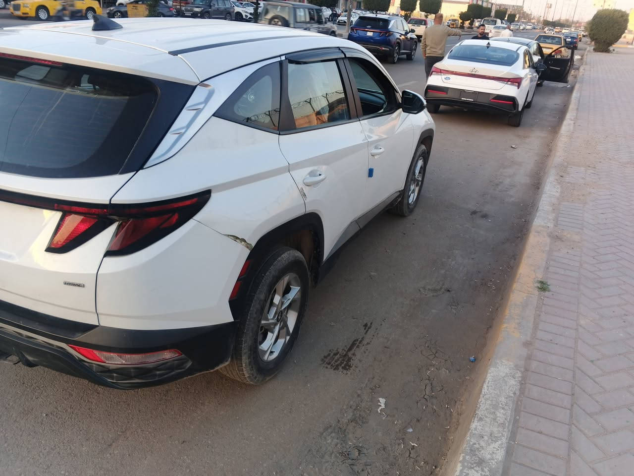 السلام عليكم سياره توسان وارد امريكي موديل 2022 حادث باب جاملغ خلفي ‏‪***********‬‏
