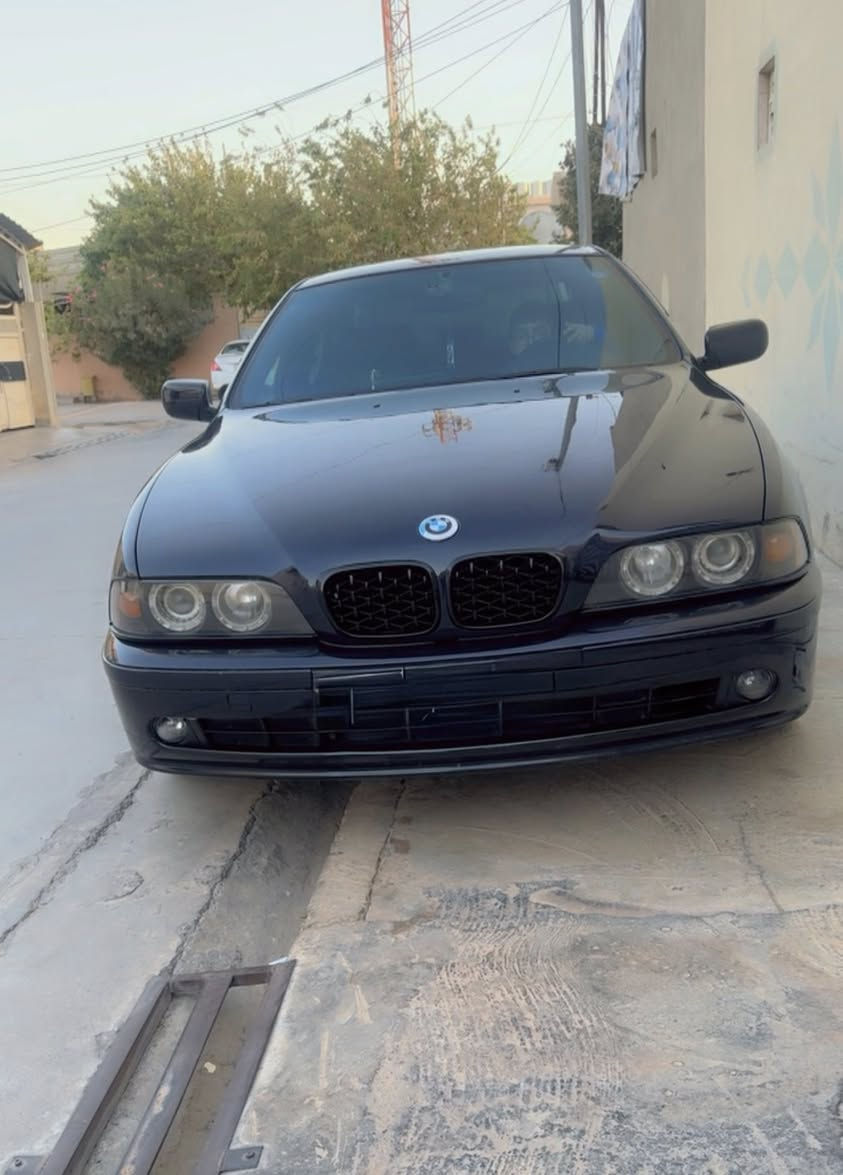 سلام عليكم
الحلال للبيع صقر  BMW E39 

530iA  محرك دبل فانوص كير محرك شرط

لون نيلي حبري بدون ضربة مصبوغ بس جمالية

موديل 2000

رقم السليمانية دولي سيارة بسمي  سنوية جديدة  لحد 2030 هزة جديدة يعني كبل حول

كوبون بانزين

تبريد تدفئة شغال 

منظومة عدسات  زينون علي ناصي وغرفتها جلد اسود ودشبول صاج اسود ملكي جديدة وكلشي ابشرط

سيارة خير من الله مابي اي نواقص كل شي شغال وبشرط الفحص

مكان سيارة كركوك 
وهذه رقم صاحب سيارة (***********)
