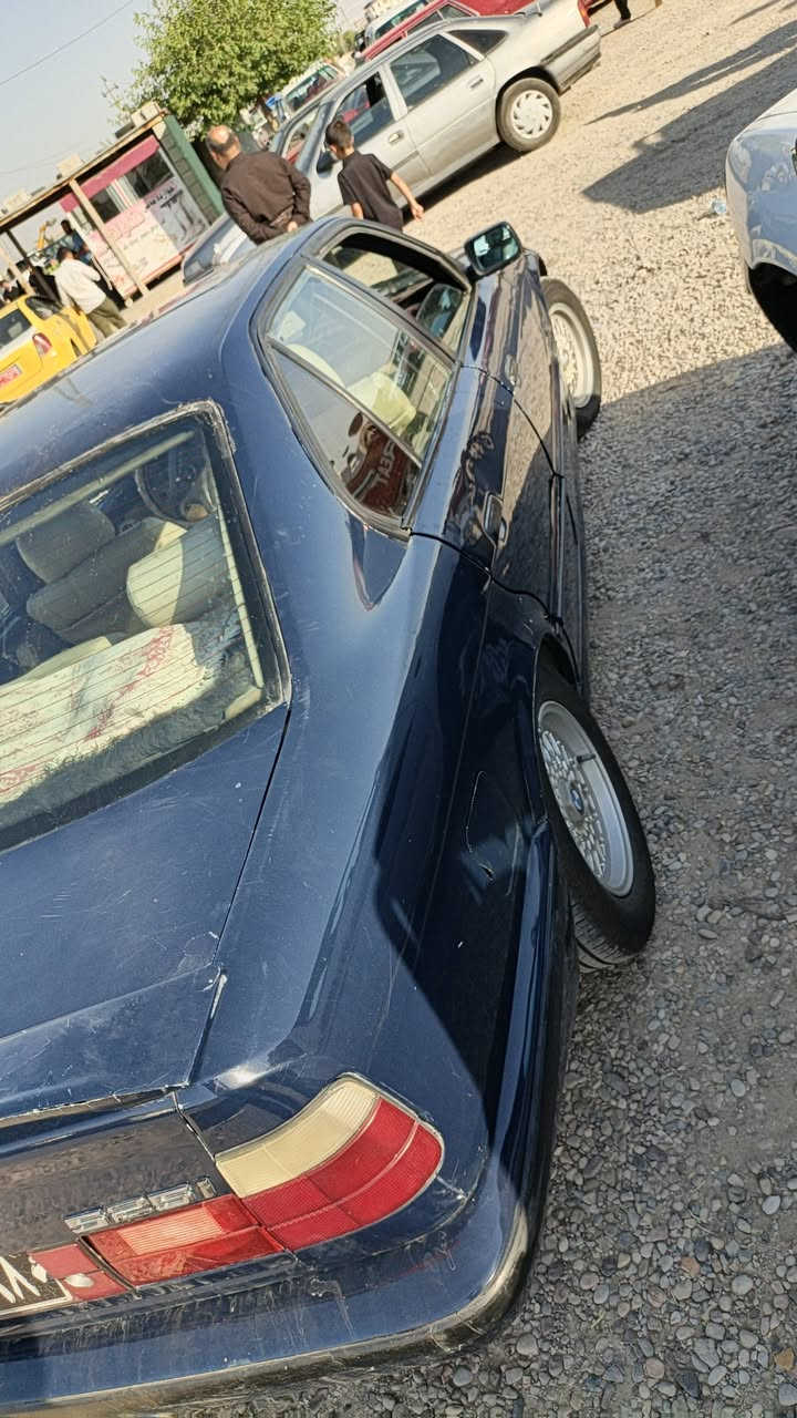 بەناوی خوای گەورە BMW525 مۆدێل 1992  بیلاد ئۆتۆماتیک 
ڕەنگ نیلی ئاڕم پلاستیک سلێمانی 
پێش و دوا کەپس بێ لێدران 
چوارتایەی لۆک تازە بۆی بەستراوە 
گێڕو مەکینە بەشەرت 
ناونیشان چەمچەماڵ 
نرخی 30 گەڵاو مامەڵە 
*********** 
***********

