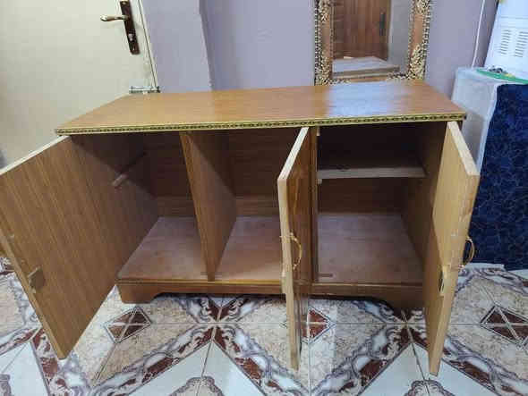 بوفيه تزكام نضيفه متر ونص في ستين
مكاني الشعب
*********** 
السعر 100
