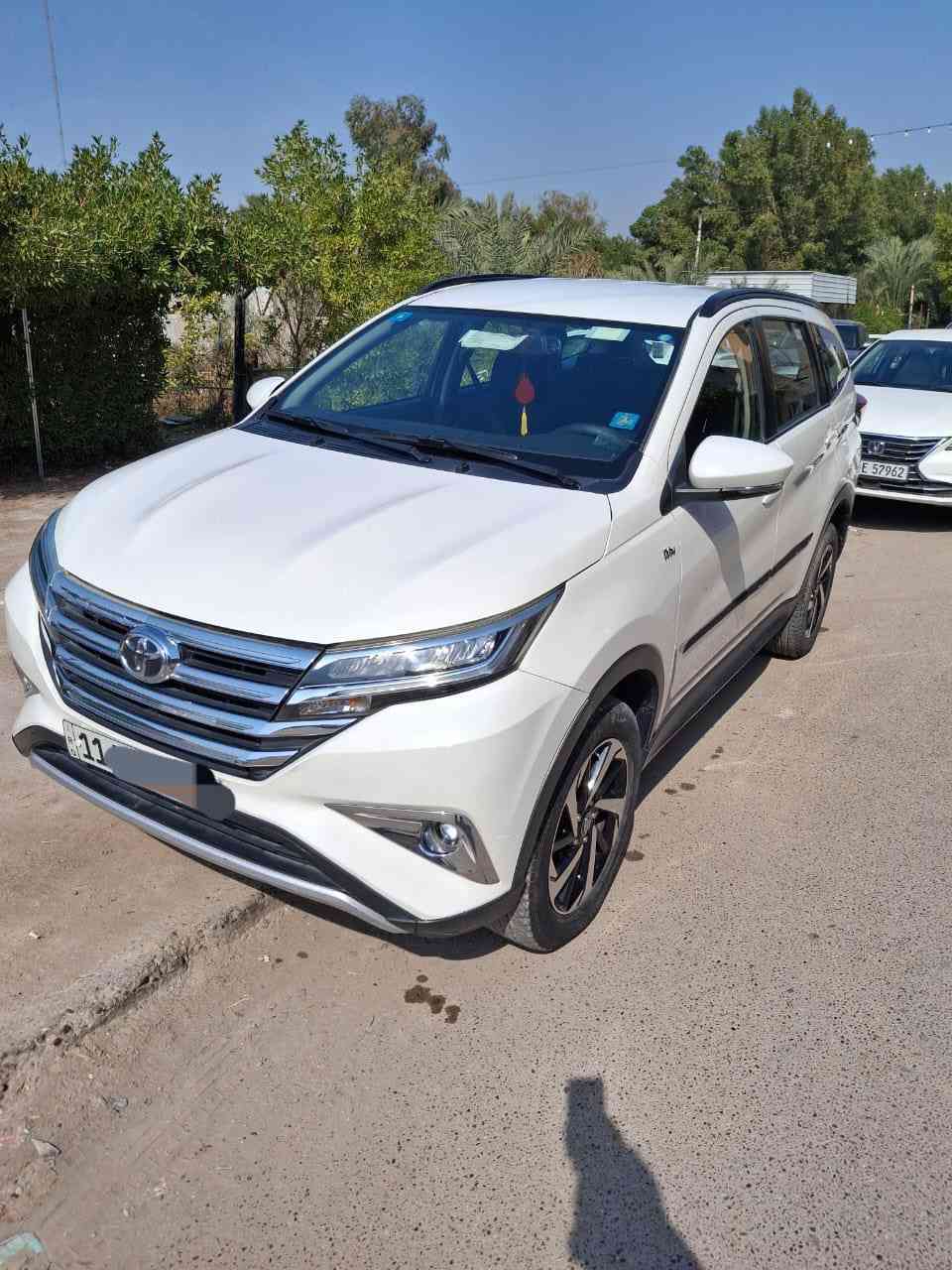 يا الله تويوتا راش للبيع او للمراوس 
موديل 2019 لون ابيض  خليجي 
وكاله ساز 
رقم بغداد الإنكليزي الجديد سنويه وهزه جديده باسمي 

السياره بدون ضربه ولا صبغ فقط دعاميه اماميه  

سبعه راكب 
بصمه تشغيل 
تبريد مركزي 
تبريد تدفئه شغال 
كير محرك مكفول 
صدر امامي خلفي جديد 
تخم تاير جديد 
ويل كب 
  السياره نظيفه جدا داخل وخارج جاهزه من كلشي 

مكانه بغداد منطقه حي الجامعه 

وهذا رقمي للتواصل 
***********
تحياتي الكم ربي يحفظ الجميع
