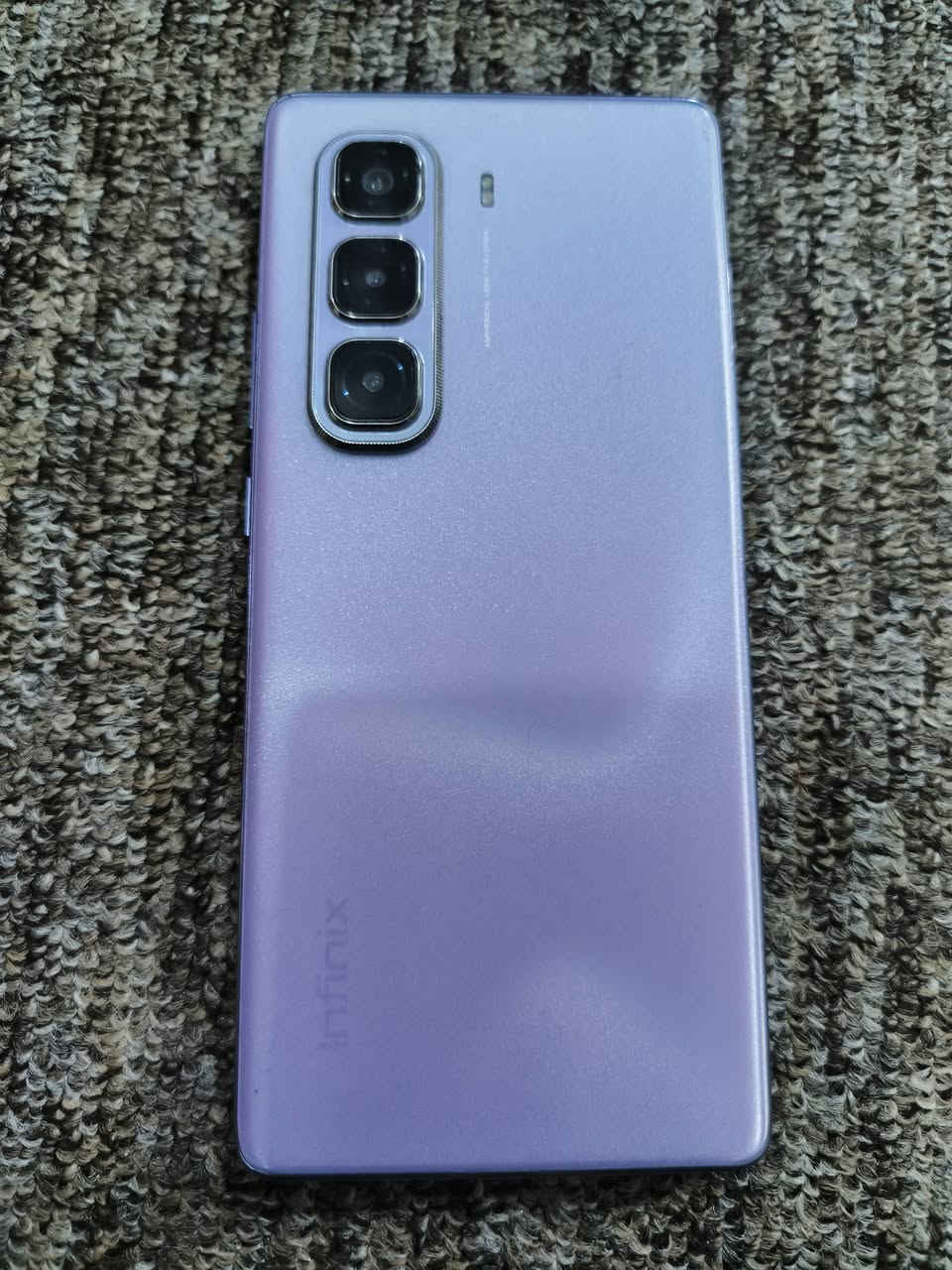 انفنكس هوت ٥٠ برو بلاس شاشه مصفحه جهاز نظيف وياه فقط شاحنه بي فطر بسيط موظح بصوره أبد مما أثر عليه ١٤٠


**إذا كنت صاحب هذا الإعلان وتريد حذفه لأي سبب، رجاءا أرسل رسالة إلى الدعم الفني**