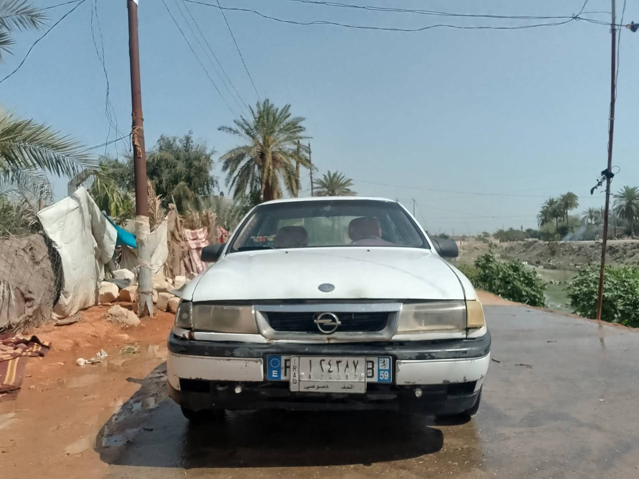 السلام عليكم فكتره موديل 92مكينه1600كير شواصي مكفولات حداديه  كهربائيات كله شغاله كيج حماوه كيج  لايت عالي ناصي  كيلو متر 5تايرات نضاف دوشمه جديده سنويه ساقطه تحويل شوكت مايعجبك السعر 22وبيها مجال بصيط مكاني نجف مشخاب***********
