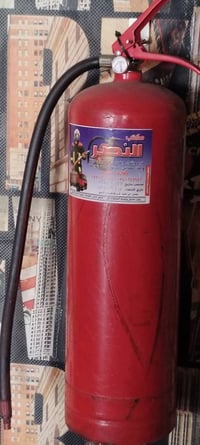 طفايات حريق • ٤ تعليق بالسقف • ١ بالحائط