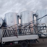 يوجد لدينا مقطورات ماء نوع جيد 5000 لتر گيج 18 شرط الحديد مختوم وغلونه...