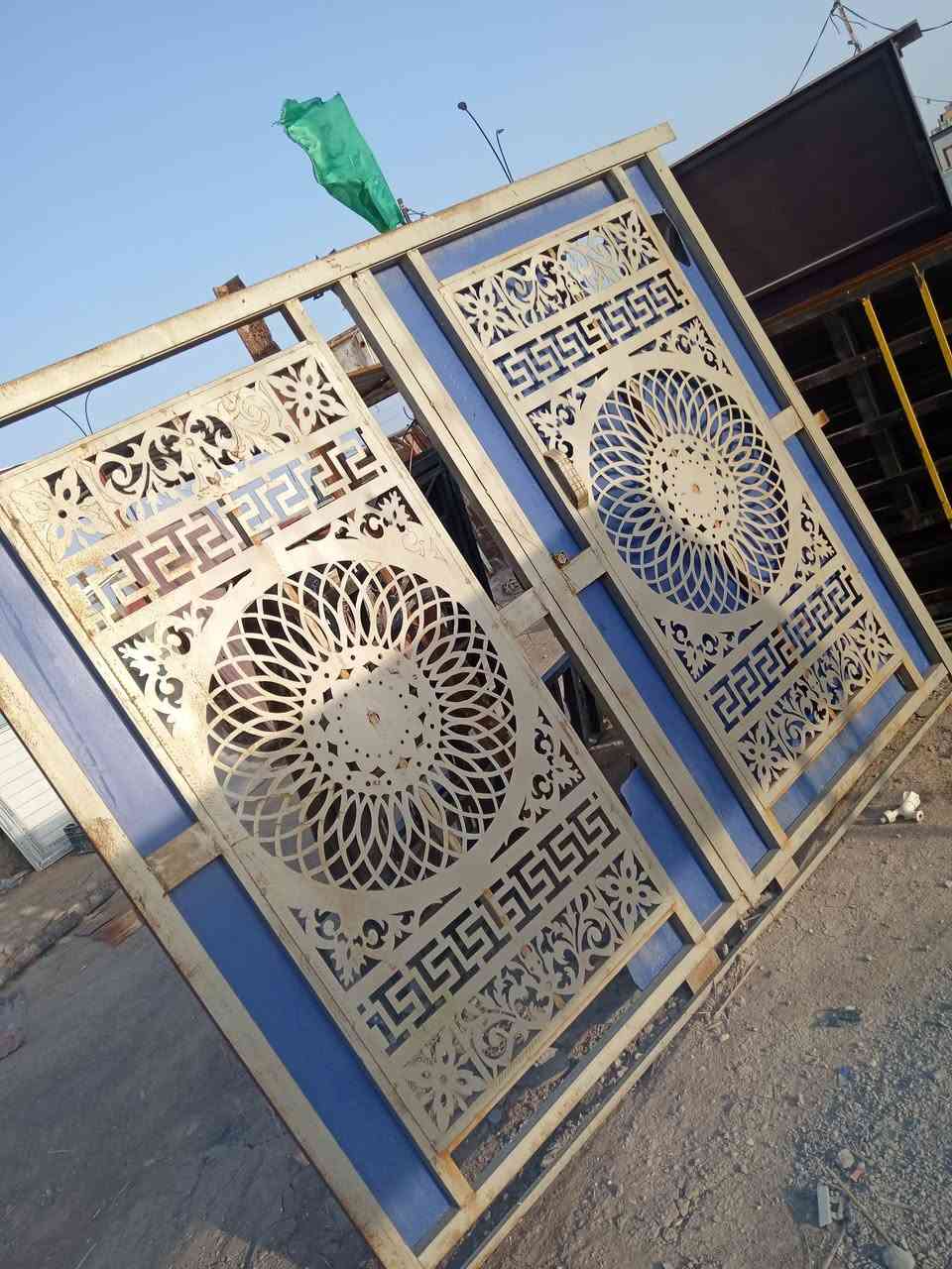 سلام عليكم بيبان ثقيل جدد
السود سعره 300 وبي مجال طول 3 متار 

والبقيه علا 175 وبي مجال طول مترين ونص

العدد 4 بيبان ذي قار شطره ***********
