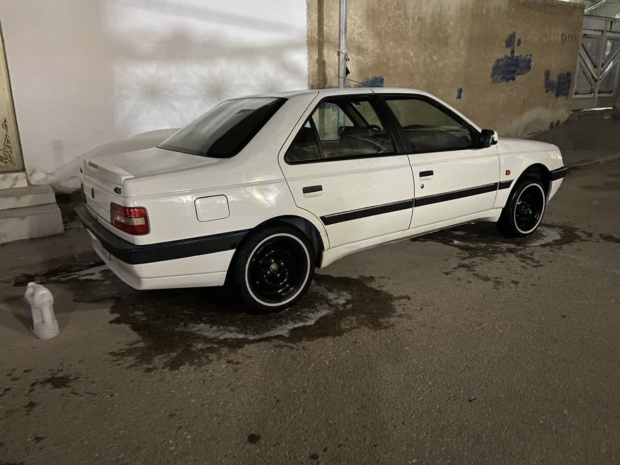 سلام عليكم بيجو للبيع ٢٠١٣ سياره نضيفه وحلوه بيها بس جاملغ الأمامي مبدل مال صفحه العبري كير مكينه حددايه ١٠٠ /١٠٠ رقم سياره بغداد السعر ٤٧ وبيها مجال مكان سياره نجف اتصل واتساب ***********
