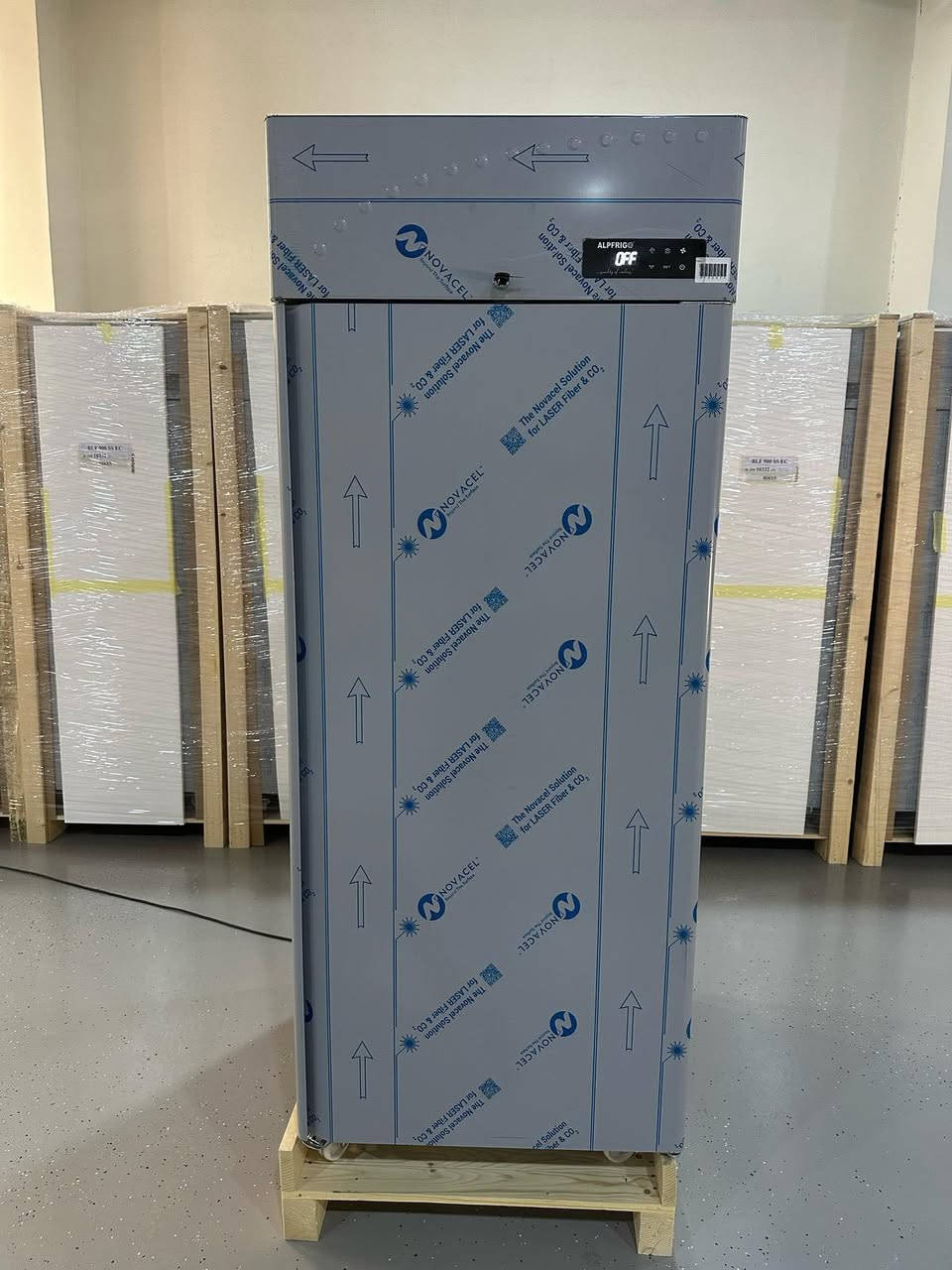 متوفر  1  قطعة فقط
#معرض #الايطالي
حافضه ايس كريم 🍨 الفريكوو أيطاليا 🇮🇹
جديد📦 لك ممستخدم 
موديل 2025 
56 بلانك صغير.   او.   36 بلانك كبير 
8 طابق
تجميد سالب 30-
سنكل فيز  
تبريد هواء
3.5 امبير 
مواصفات عاليه جداً 
تجميد بخاخ
تجميد فول تفتح باب ينزل بس 2 درجه 
✨✨✨
العنوآن بصره
متوفر توصيل إلى جميع محافظات العراق 
السعر والتفاصيل مراسله الصفحة 
اؤ الأتصال هـ ***********
#سيدحسين
