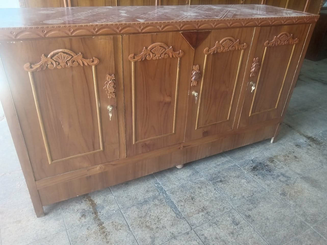منامية ٤باب صاج موديل حديث جدا نظيفة طول ١٨٥ظم وعرض ٥٢سم وارتفاع ١٠٢سم السعر ٦٥قفل تواصل خاص ***********
