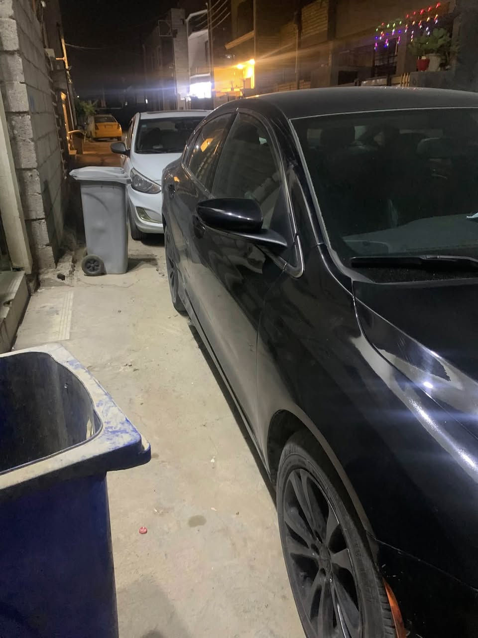 كرايسلر c200
مواصفات عادية

محرك اربعة سلندر

بيها جاملغ و شوية من الباب صبغ حادثها خارجي بدون داخل ولا ايرباك 

محرك مكفول و كير مكفول و السيارة شغالة ساعة و بيها برمجة مراوح 85 

صدر نظيف امامي خلفي و تايرات نظيفة

رقم شمالي باسمي

السعر 93 و بيها مجال للطيبين

عذرا على الصور بالليل بس ما عندي مجال اصورها و السيارة احلى من الصور بهواية للتواصل ***********
