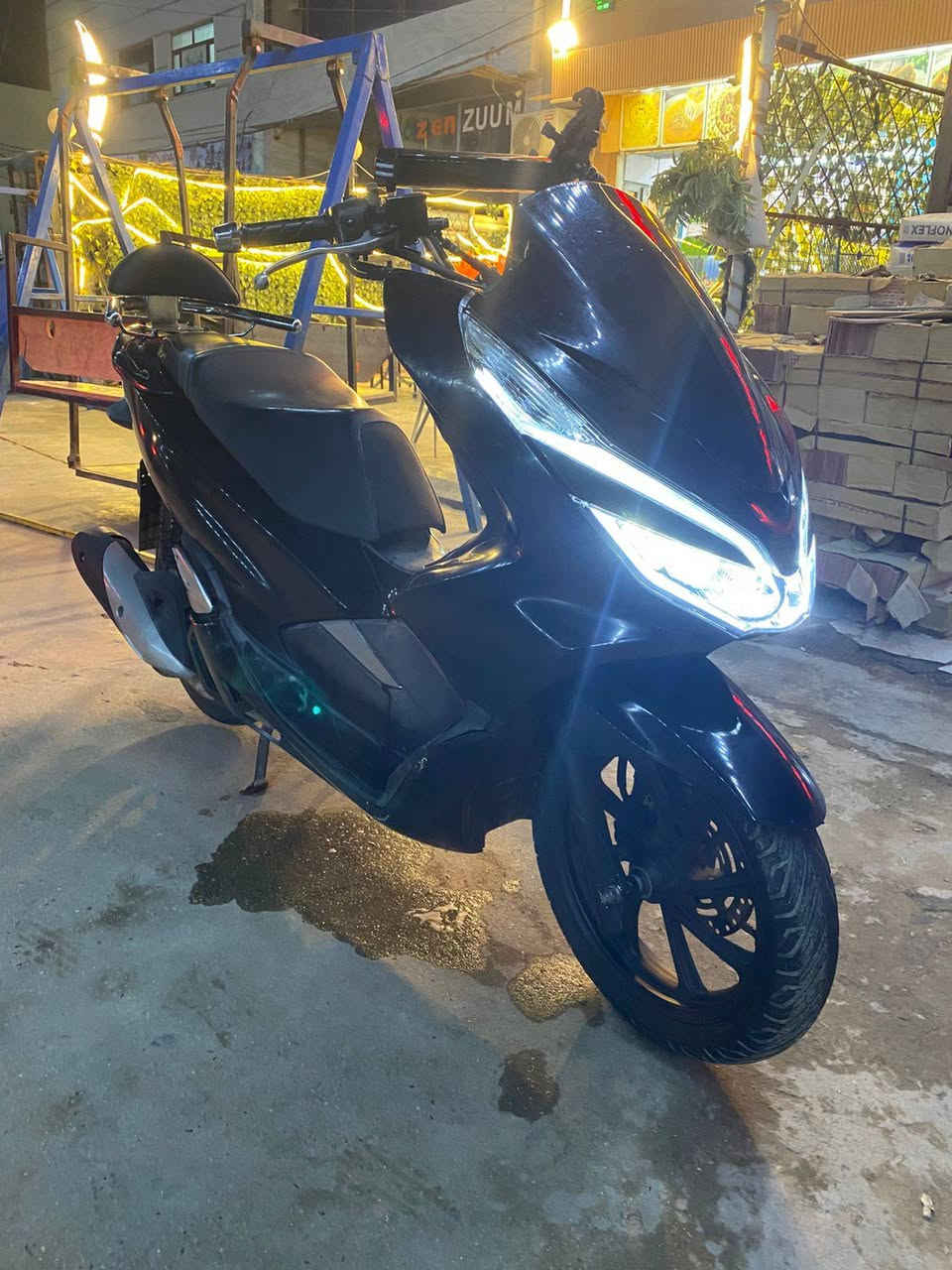 السلام عليكم بي سي اكس جيل الثالث وارد كوري محرك 125cدراجة كفالة عامة اي نقص ما بيهة  محرك نعومة فول كفرات كلش حلوة شلعة معدل فول كهربائيات كلة شغال محرك ما مدود علية سبانة دبلات جدد ماشة 19 الف السعر 14$بيهة مجال العنوان بغداد جكوك مقابل البانزيخانة ***********
