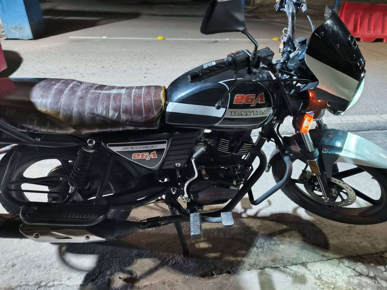 السلام عليكم دايوان نفخ مديل 2025 مرقمه رقم أربيل مكينه 200تحويل ثاني يوم  مكفوله كفاله عامه من كلشي دراجه حلوه ونضيفه وخير من الله تجي تفحص وتأخذ وتجي اشوفها بعد احلئ من الصوره والدراجه استعمال قليل سعر ((2400)) وبيها مجال خابرني ودلل هاذا رقمي               ((***********))
