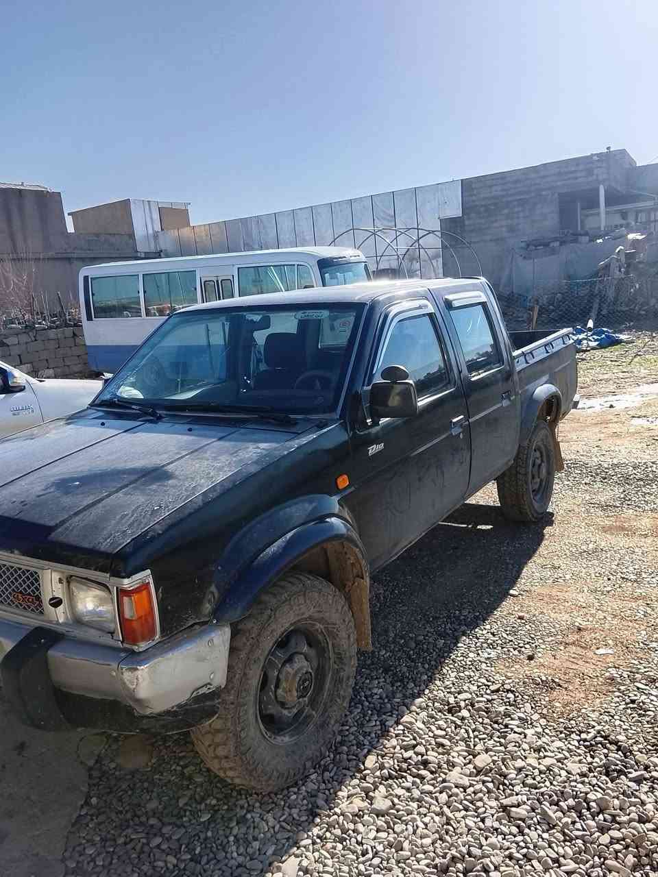 نیسان دەبڵ ئەکسل گێڕو مەکینەو ئەکسل و دەبڵ ئەکسل بێ عەیب قورسوسوکی ئیش دەکا گەرمی و کارەبای هەموی مەزبووتە بێدەعمو بێ لێدرانە زۆرخاوێن ماوەتەوە گێڕو مەکینەی 2002ی لەسەرە سعری 38گەڵاو معامەلە شوێن پشدەر *********** سەیارەکە علوجە
