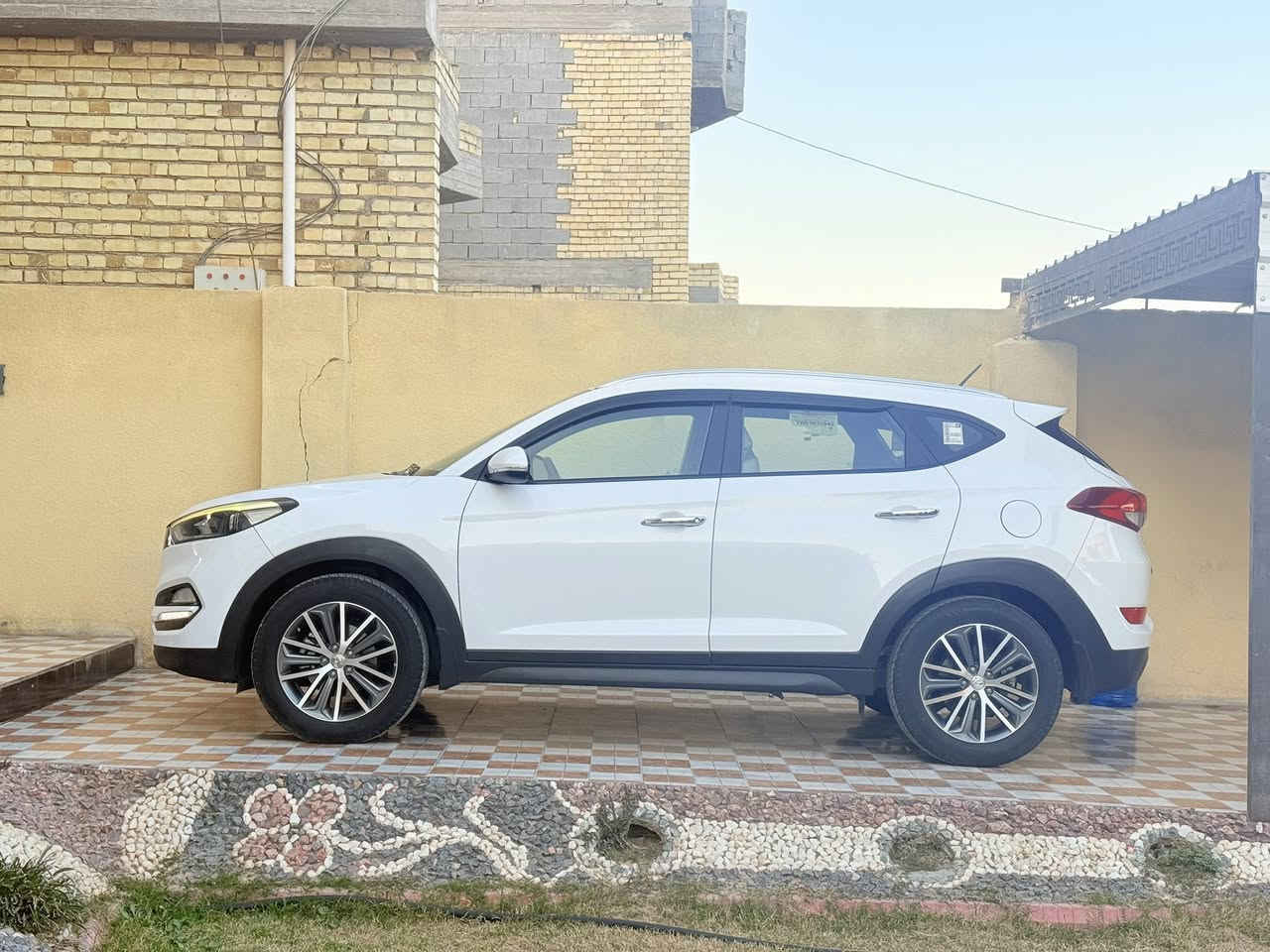 السلام عليكم
توسان 2016 خليجي 
مكفوله كفاله عامه 
رقم بغداد تحويل مباشر 
ماشيه 145 ألف حقيقي 
محرك كير صدر كله ع وضع الشركه 
السعر 177 بيه مجال بسيط 
اللاستفسار اتصال ع الرقم ***********
العنوان الفلوجه
