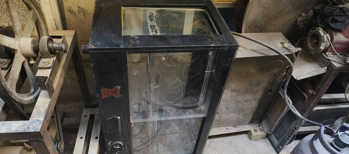 دفاية طعام الطول١٢٠سم والعرض ٦٠ سم والارتفاعات سم تعمل على الكهرباء وممكن بسهولة تحويرها إلى غاز السعر١٥٠٠٠٠للاتصال هاتف ***********  المكان بغداد الدوره علما أن الجام بأكمله حراري الثقيل
